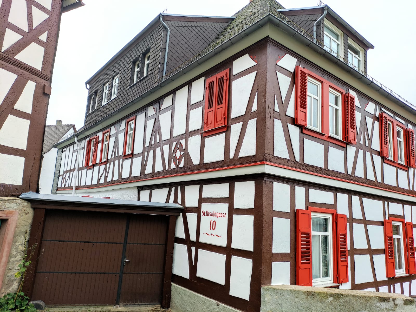 Malerarbeiten an einem Fachwerkhaus in Oberusel - Malerbetrieb Metzler